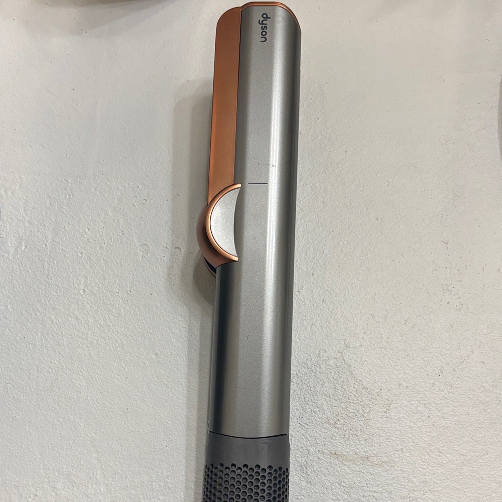 Dyson Hair straightener - Picture 2 of 3